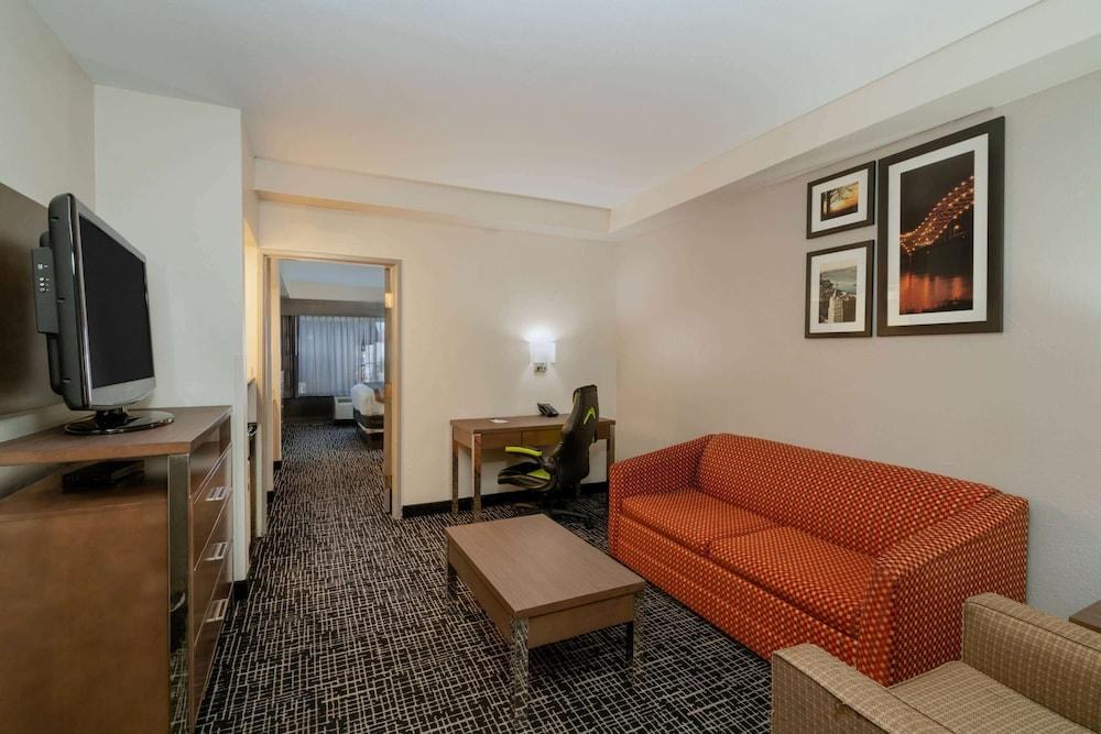 Wingate by Wyndham Memphis East photo 2