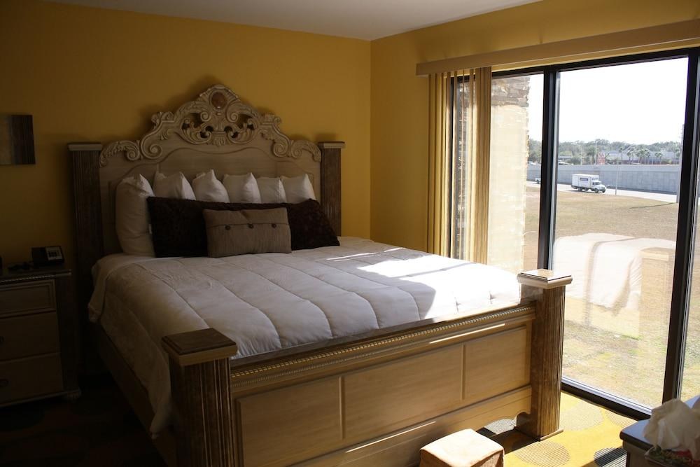 Marble Waters Hotel & Suites, Trademark by Wyndham photo 1