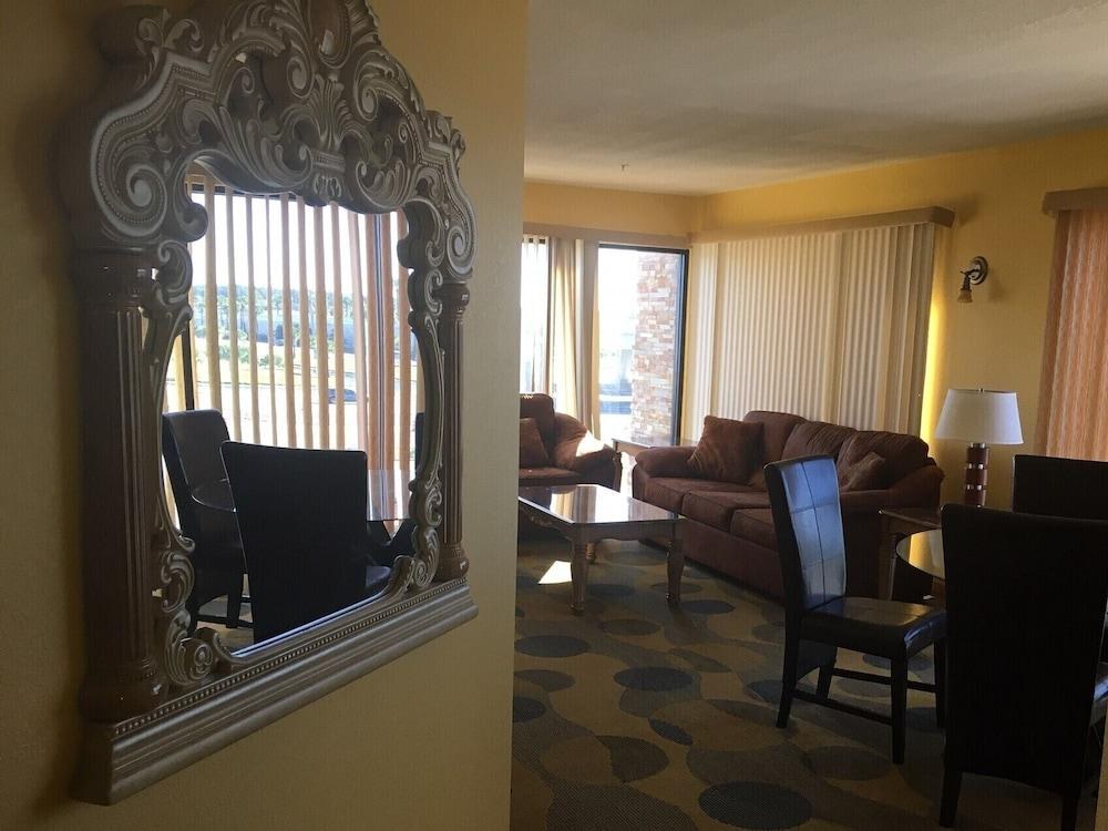 Marble Waters Hotel & Suites, Trademark by Wyndham photo 4