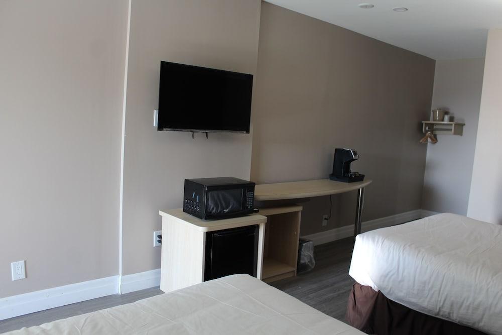 Super 8 by Wyndham Niagara Falls ON photo 2