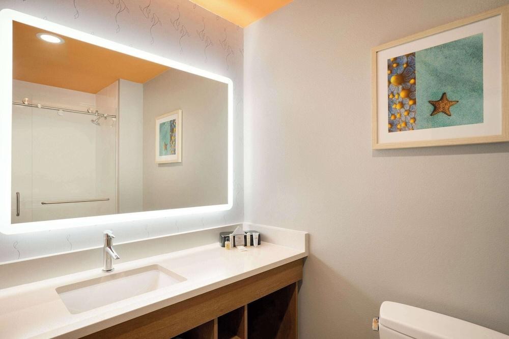La Quinta Inn & Suites by Wyndham San Antonio Seaworld/LAFB photo 3