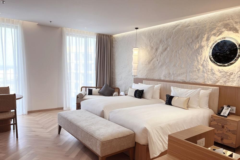 Wyndham Hoi An Royal Beachfront Resort & Villas photo 2