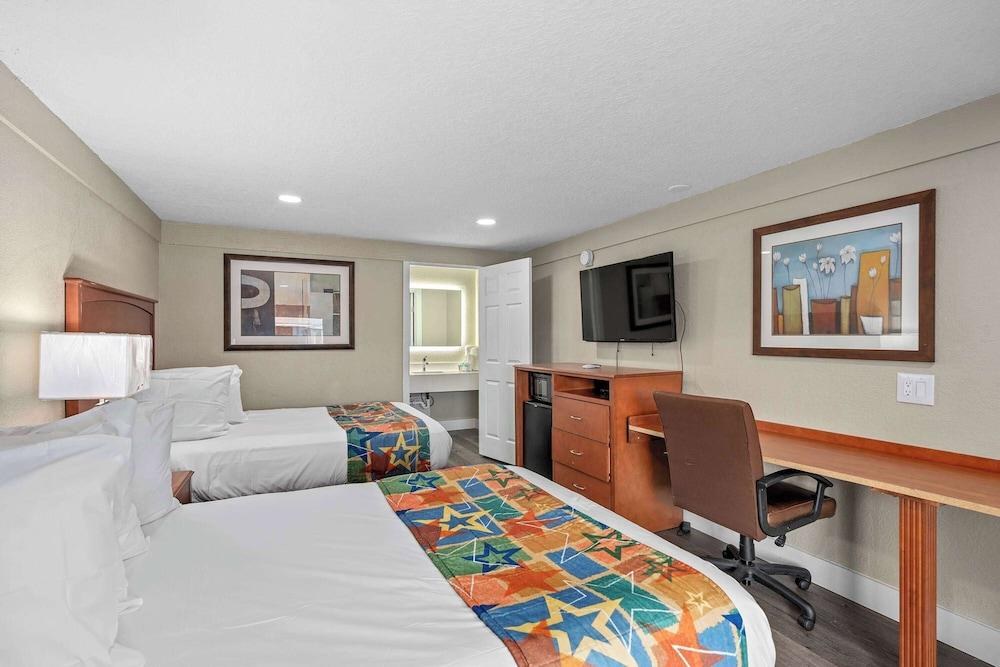 Travelodge by Wyndham Kissimmee/Orlando photo 2