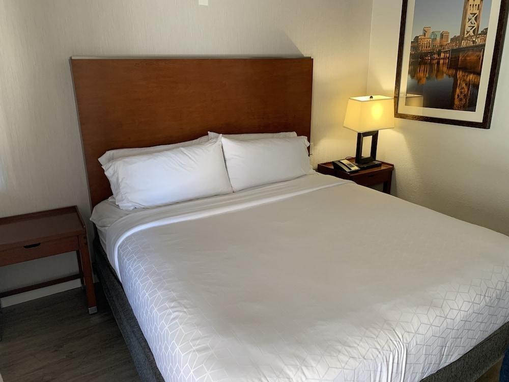 Super 8 by Wyndham San Jose Airport photo 2