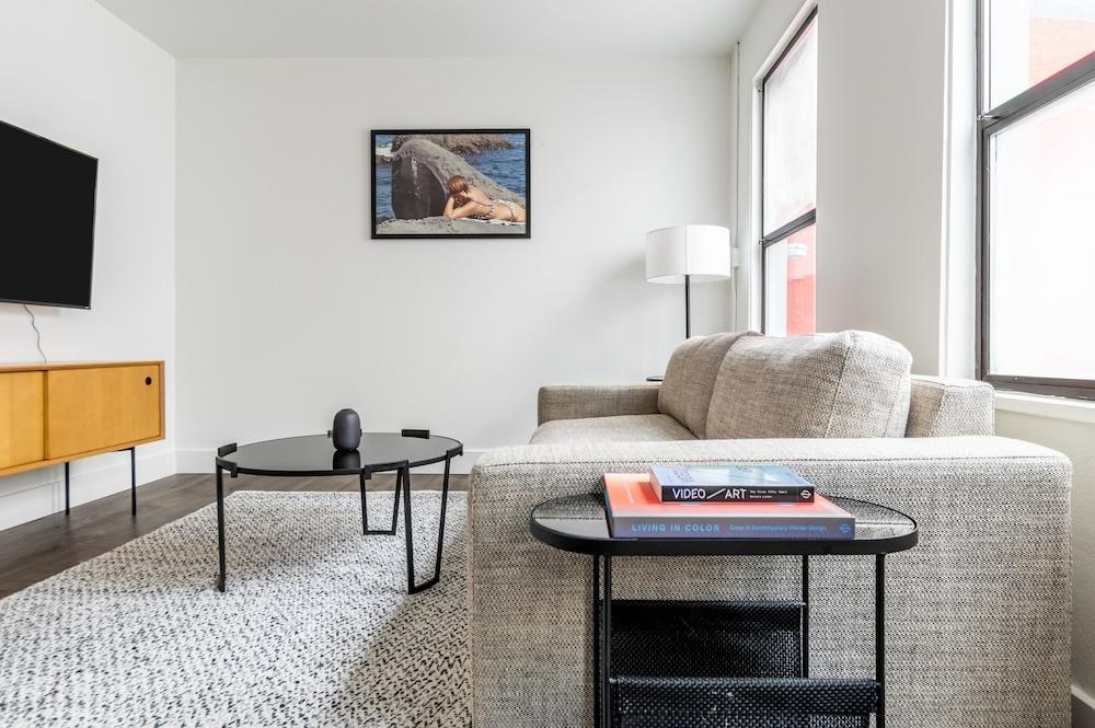 Reside Seattle Downtown, a Wyndham Residence photo 1