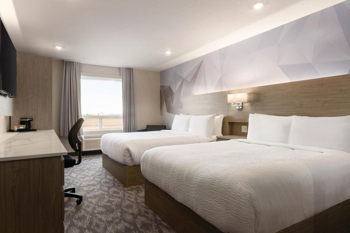 Days Inn by Wyndham Calgary North Balzac