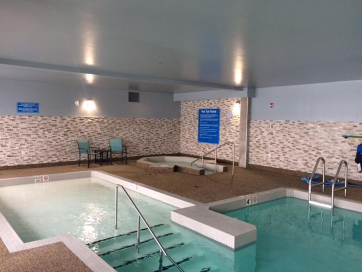 Days Inn by Wyndham Calgary North Balzac photo 3