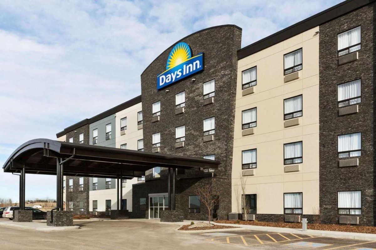 Days Inn by Wyndham Calgary North Balzac photo 4