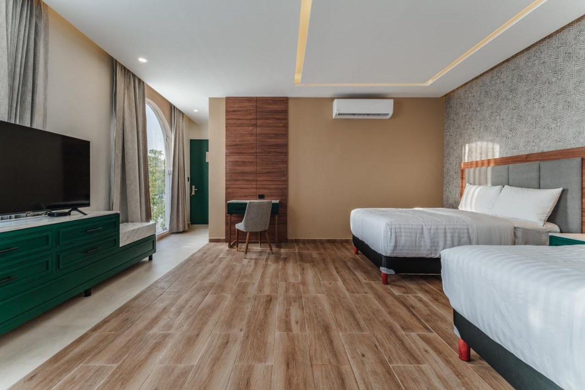 HOTEL CHARIOT photo 3