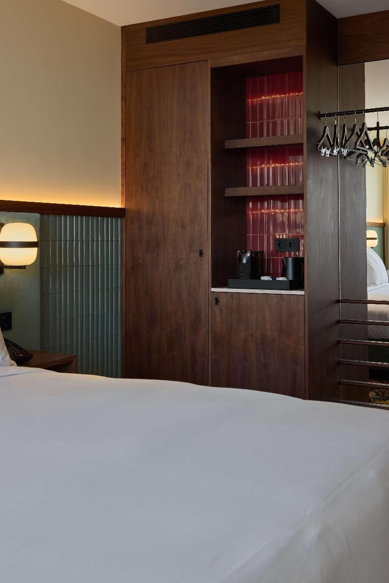 Duo Hotel Lisbon, Curio Collection by Hilton photo 2