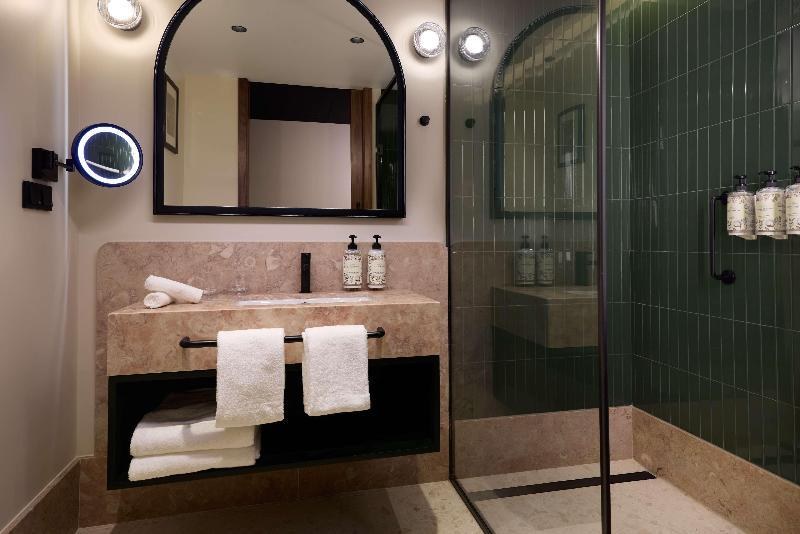 Duo Hotel Lisbon, Curio Collection by Hilton photo 4