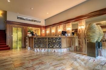 BOUTIQUE HOTEL CORONA photo 1