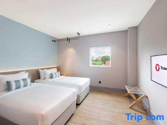 Travelodge Nimman photo 3