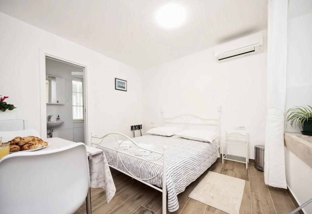 InMotion Luxury Rooms photo 4