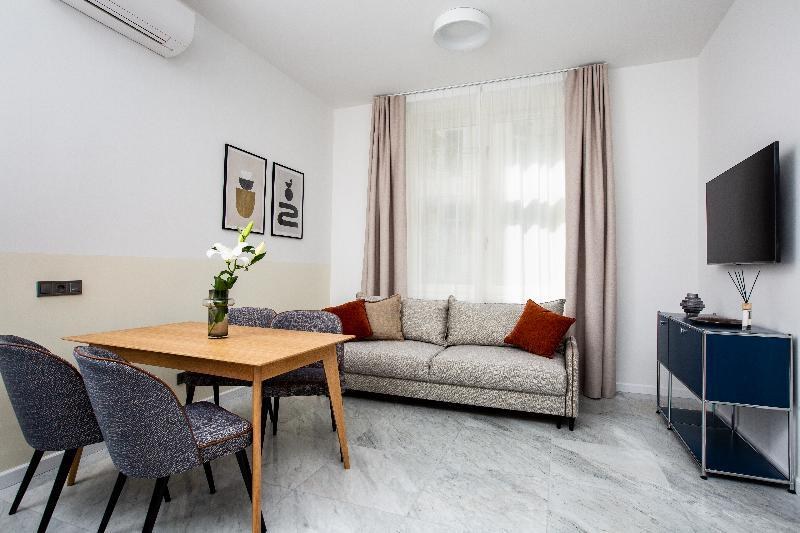 H11 Aparthotel