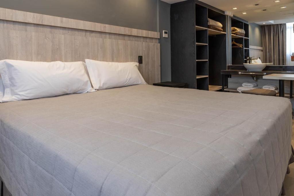 HOTEL M