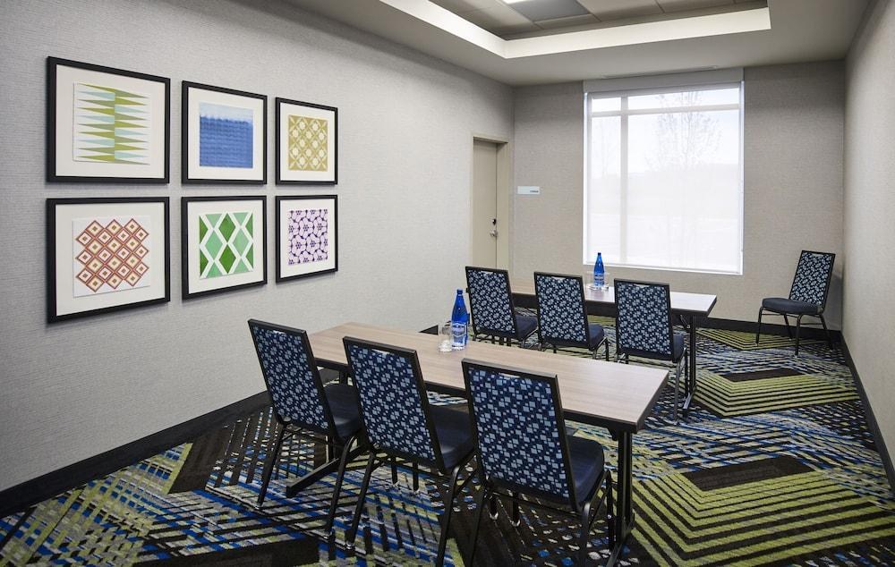 Holiday Inn Express Niagara-On-The-Lake by IHG photo 2