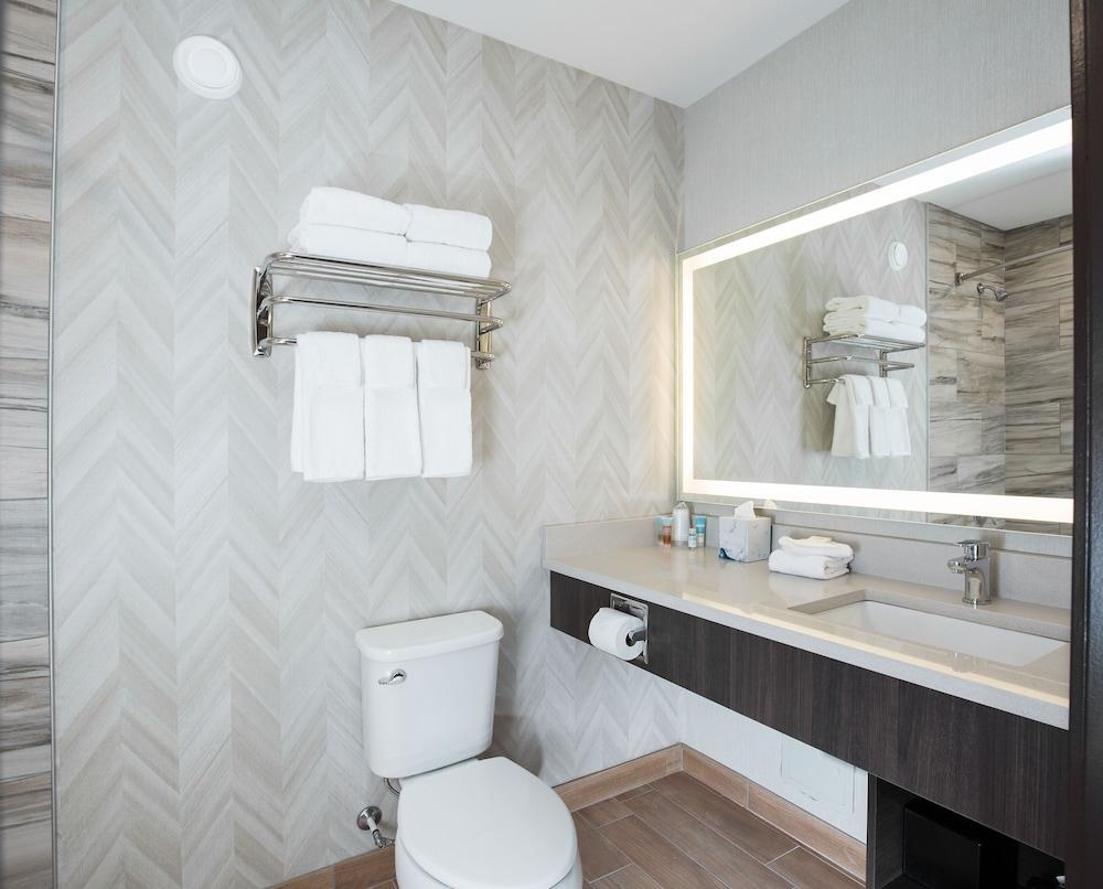 Pomeroy Inn & Suites Prince George photo 2