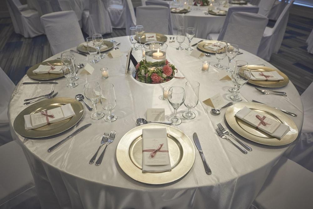 Holiday Inn Express & Suites St John's Airport by IHG