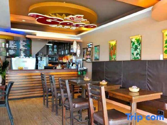 Red Coconut Beach Hotel Boracay photo 2