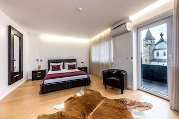 LOUNGE INN