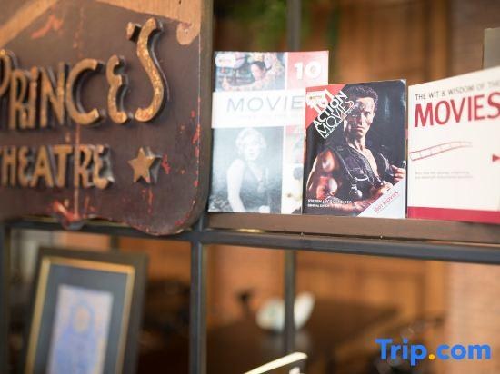 Prince Theatre Heritage Stay Hostel - Silom photo 2