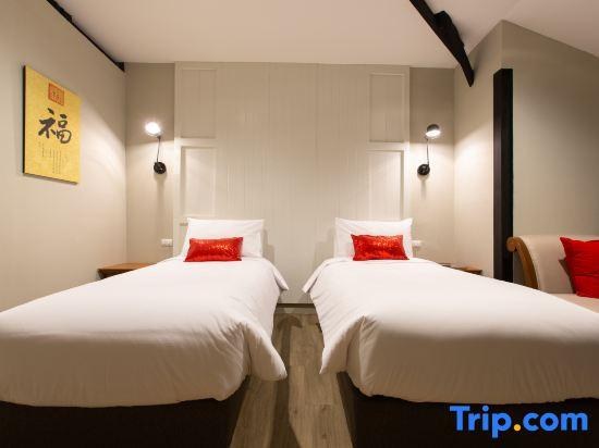 Prince Theatre Heritage Stay Hostel - Silom photo 3