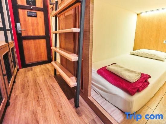 Prince Theatre Heritage Stay Hostel - Silom photo 4