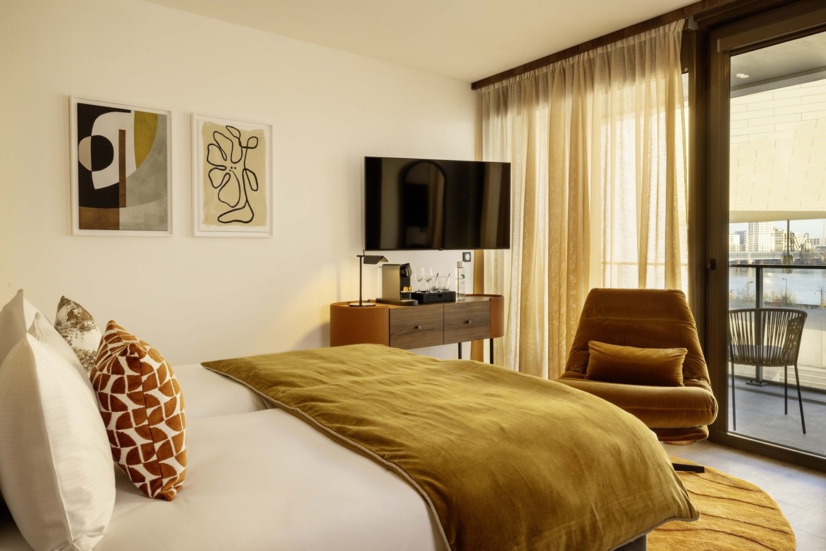 HOTEL 56