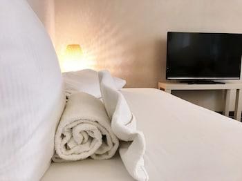 INSIDE FIVE CITY APARTMENTS photo 3