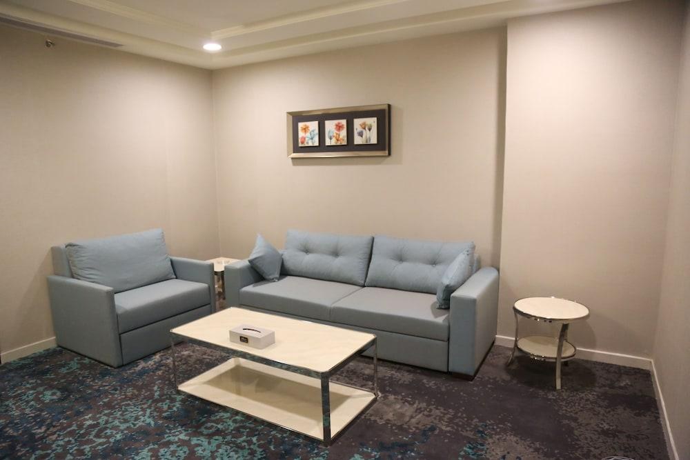 Bram Hotel Suites photo 3