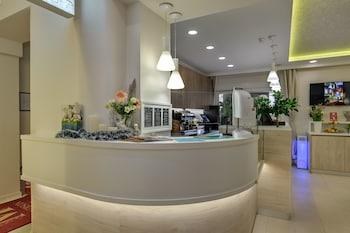 MADISON LUXURY APARTMENTS photo 2
