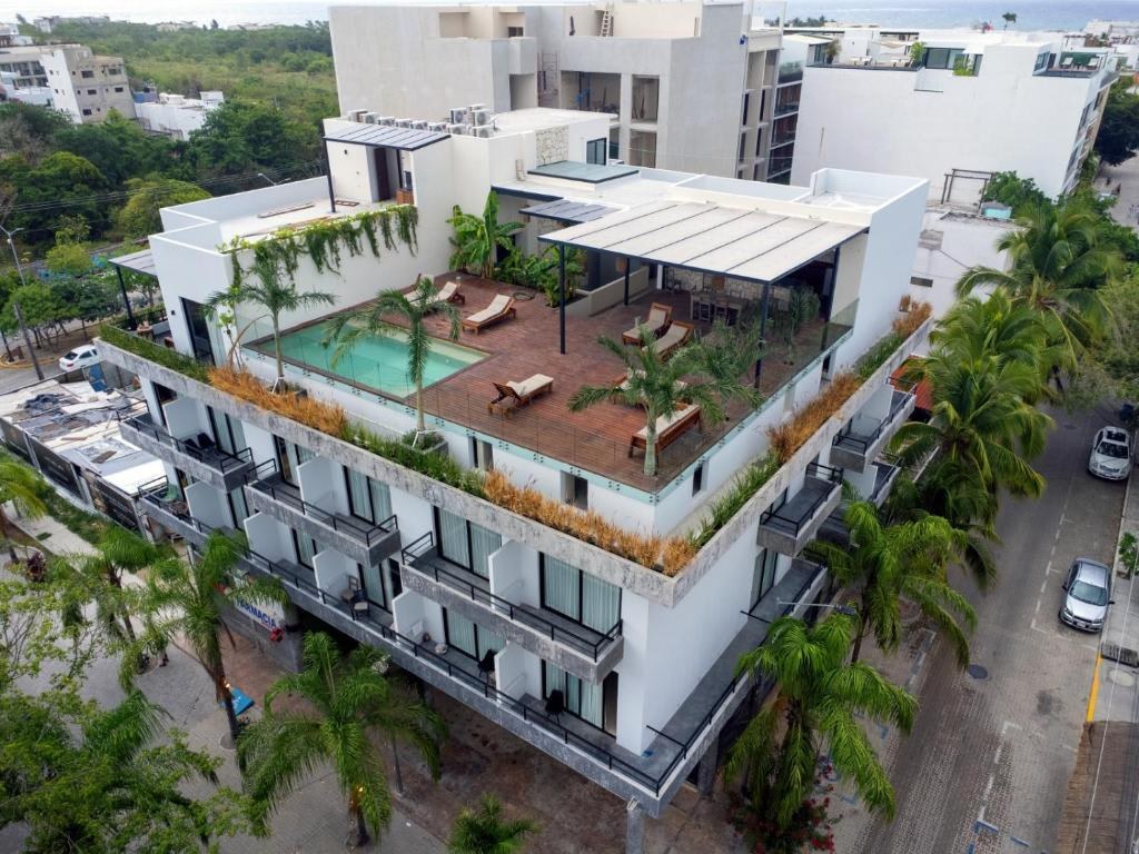 PHANTOM SUITES by Phantom Divers