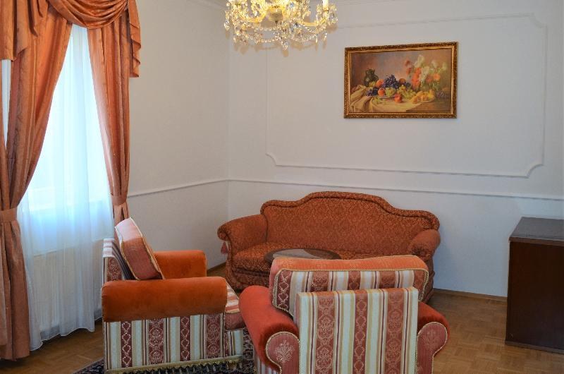 Renesance Krasna Kralovna photo 3