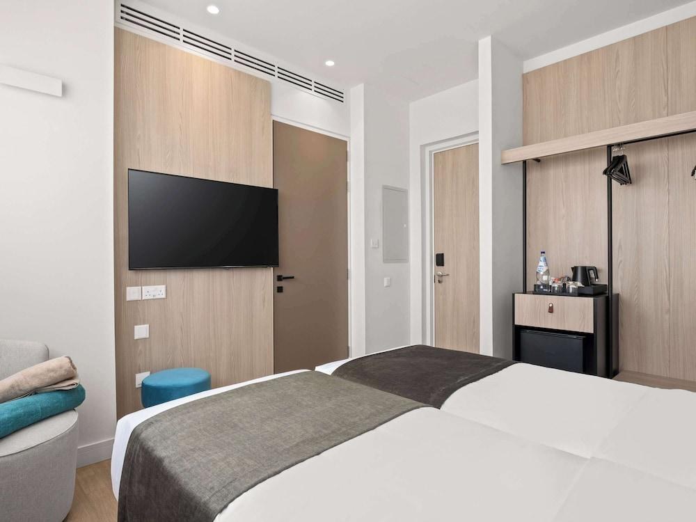 Mercure Larnaca Finikoudes Beach photo 2