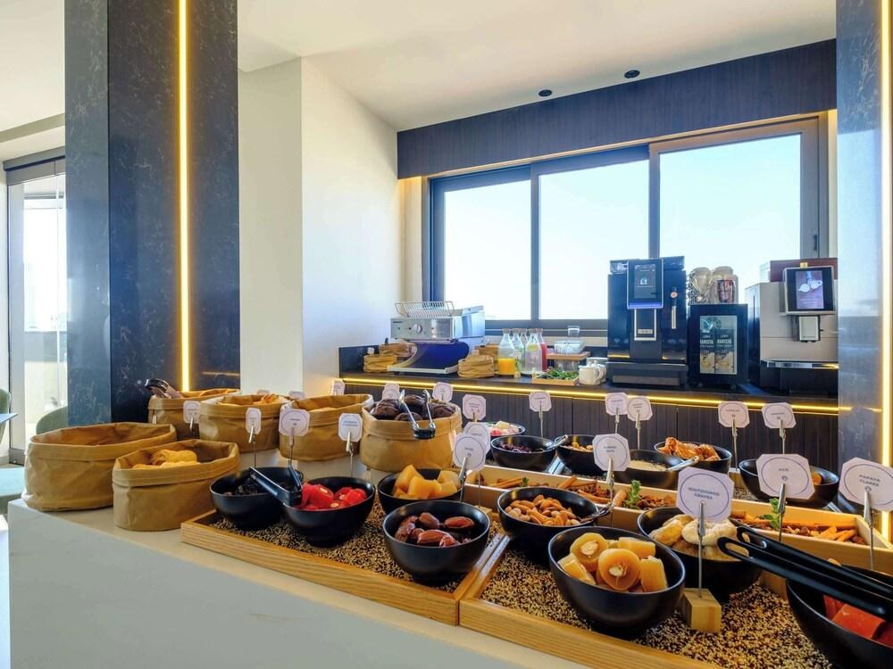 Mercure Larnaca Finikoudes Beach photo 4