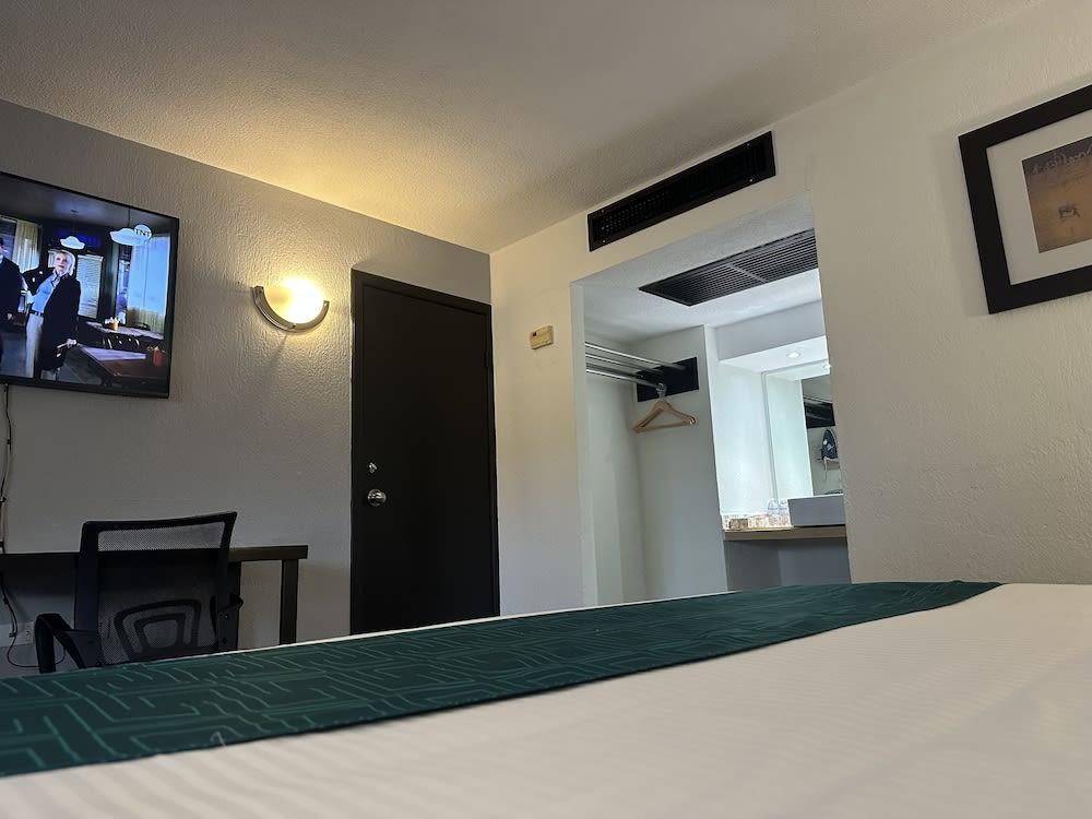 InHouse Hotel Obregon photo 2