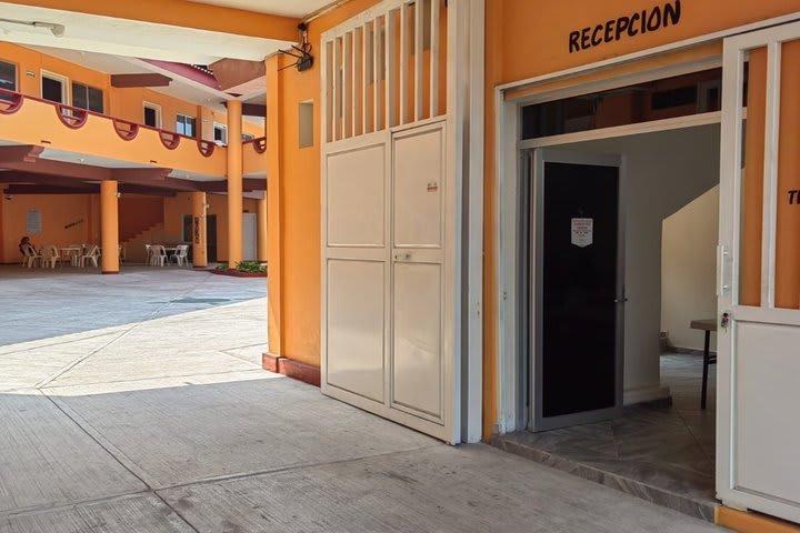 OYO Hotel La Playa photo 3