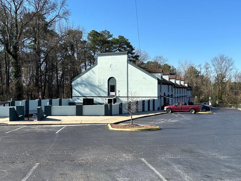 HomeTowne Studios Richmond, VA - W Broad St photo 1
