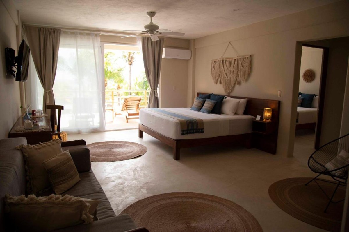 NOAH BEACH HOTEL & SUITES photo 1