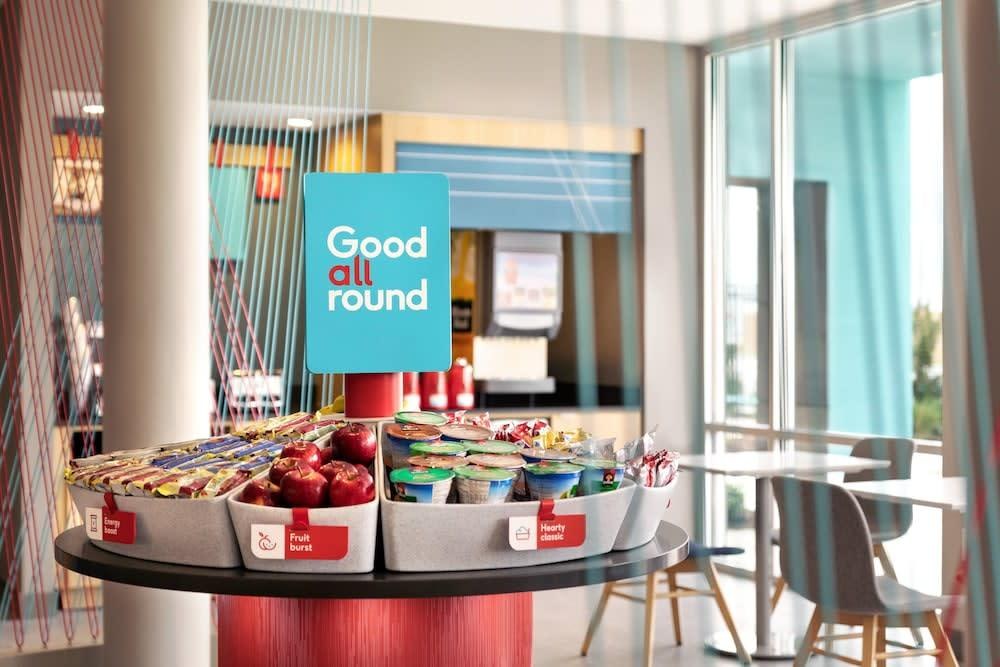 Avid Hotels Orlando International Airport by IHG photo 2