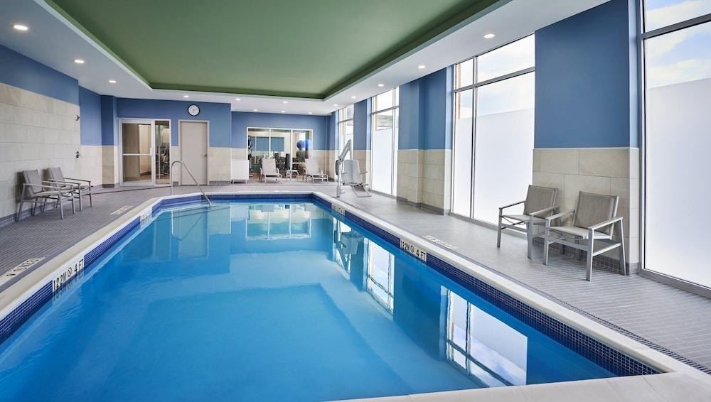Holiday Inn Express & Suites Windsor East ¿ Lakeshore, an IHG Hotel