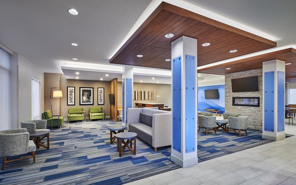 Holiday Inn Express & Suites Windsor East ¿ Lakeshore, an IHG Hotel photo 3