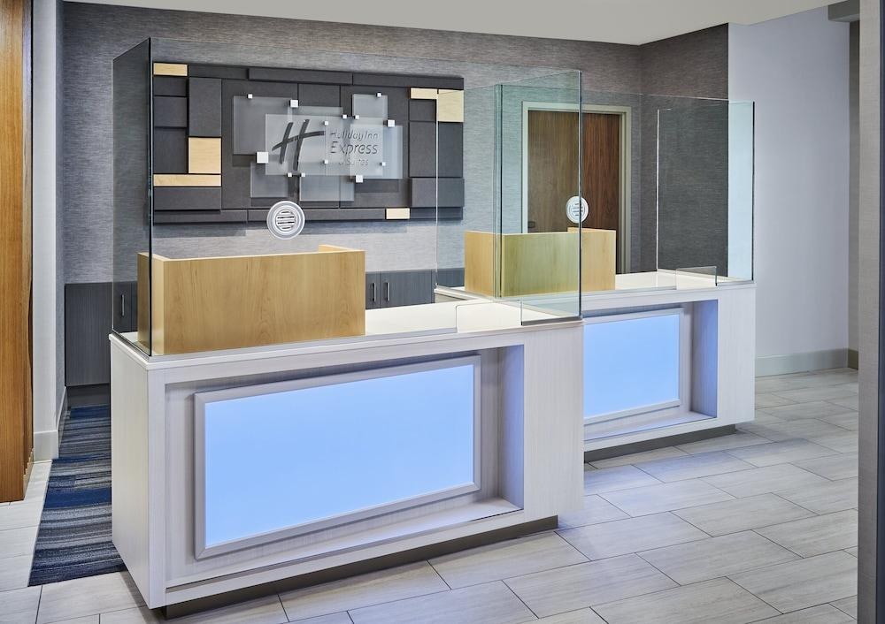 Holiday Inn Express & Suites Windsor East ¿ Lakeshore, an IHG Hotel photo 4