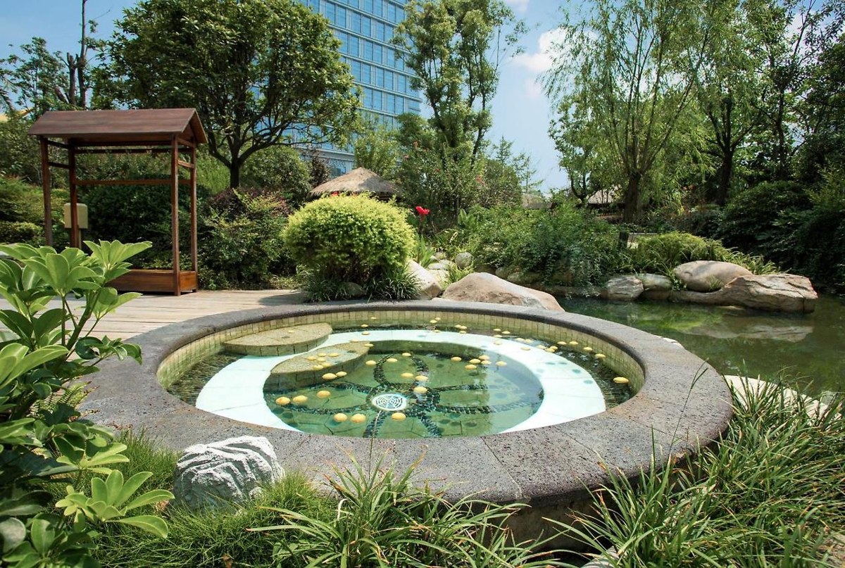 HOLIDAY INN EXPRESS CHENGDU WENJIANG HOTSPRING