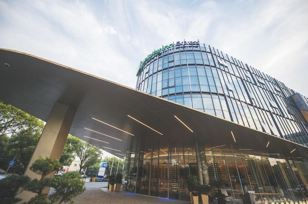 HOLIDAY INN EXPRESS SHANGHAI SONGJIANG FANGTA photo 1