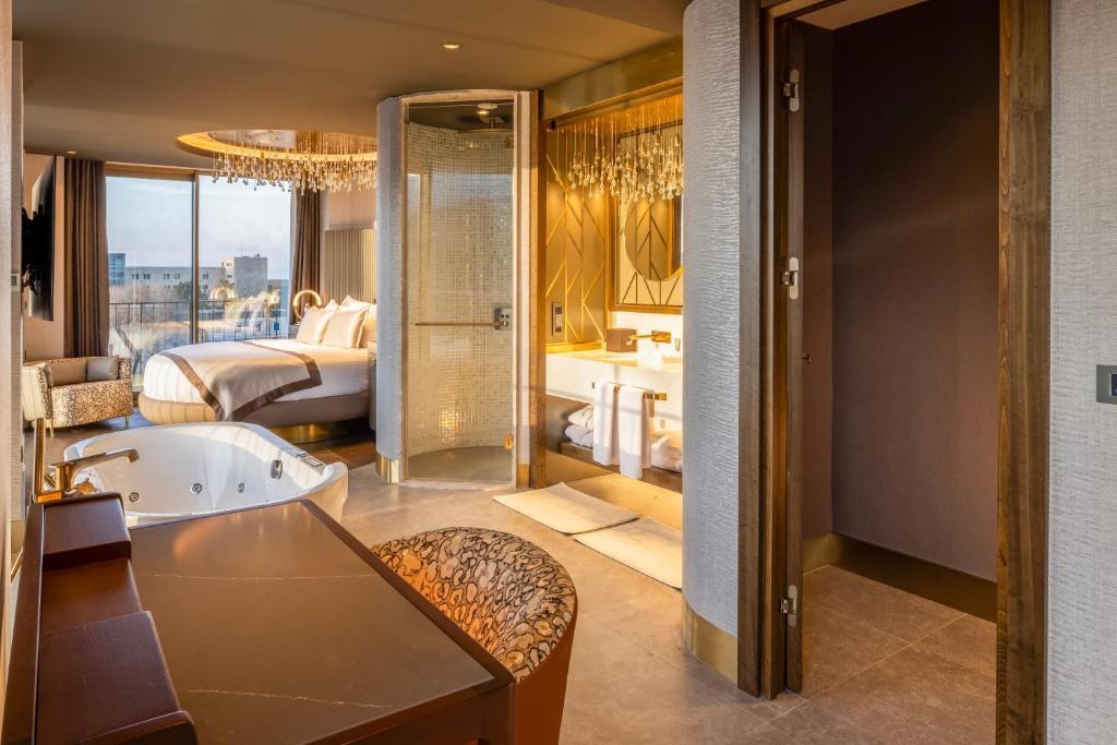 MERIT STARLIT HOTEL & RESIDENCE photo 2