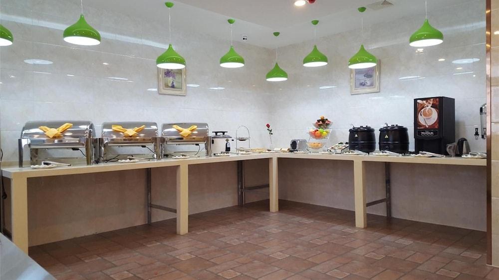 Vatica ShangHai International Tourism Resort Luoshan Road Subway Station Hotel photo 1