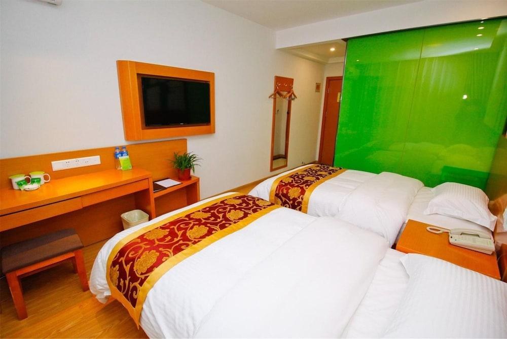 Vatica ShangHai International Tourism Resort Luoshan Road Subway Station Hotel photo 4