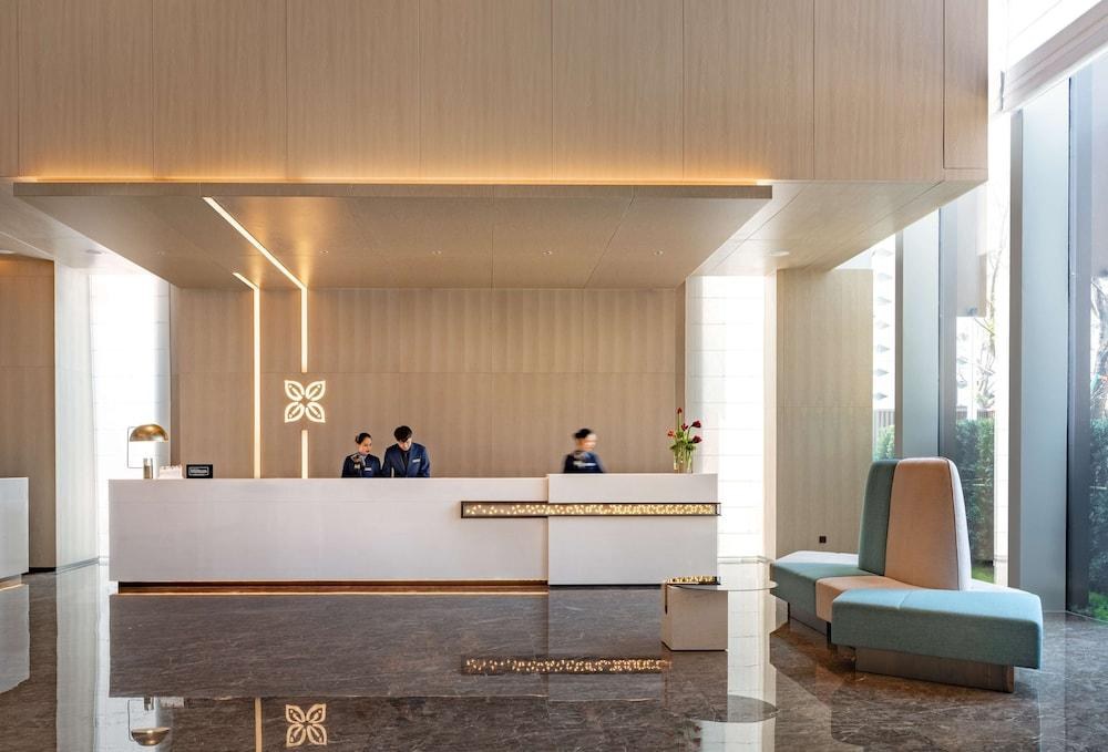 Hilton Garden Inn Shenzhen World Exhibition & Convention Center photo 2